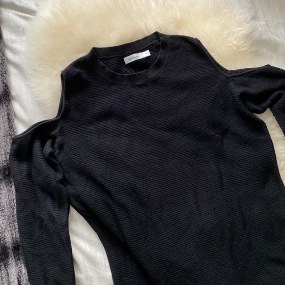 Reitmans cold shoulder sweater - Picture 1 of 4